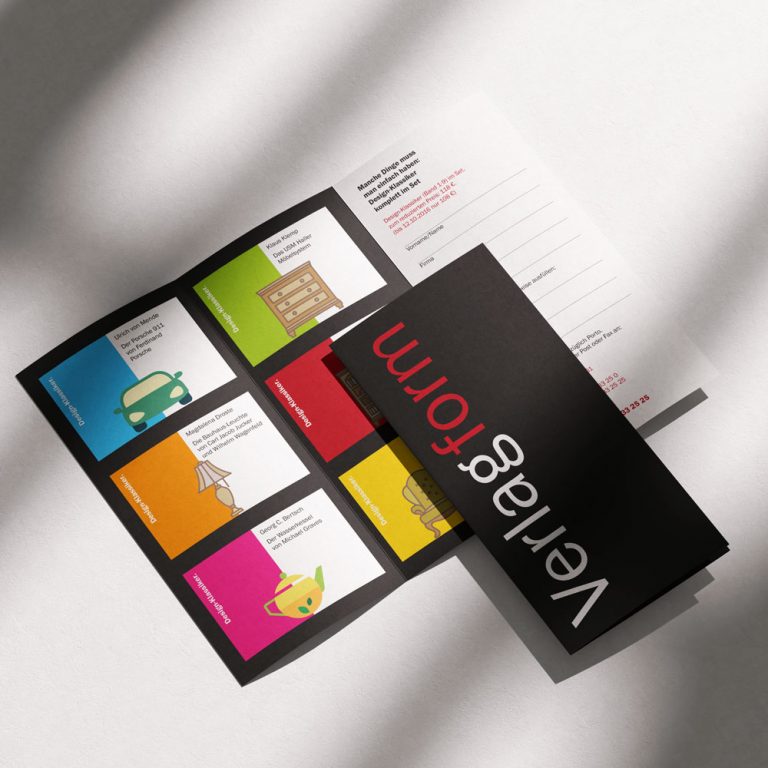 schwarzer Flyer mit Innenseiten